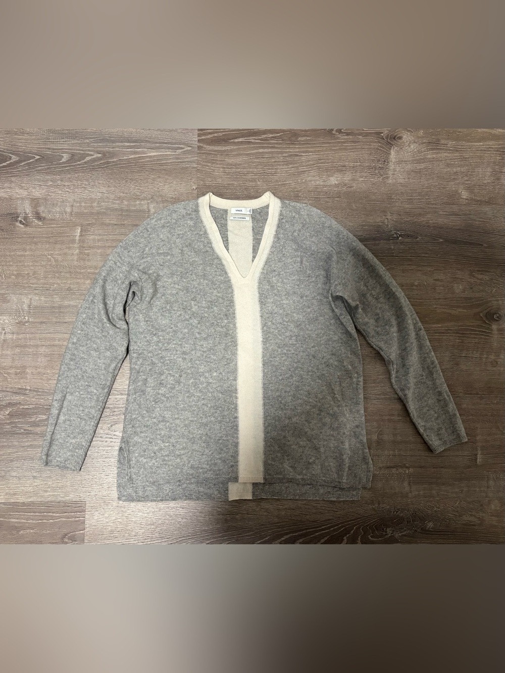 Vince Women 100% Cashmere Sweater Size Small Gray And White